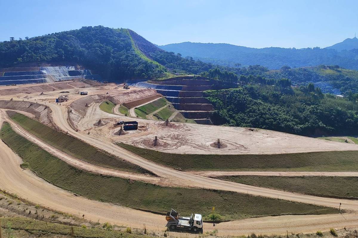 ESCÂNDALO EM SP: Cidades Ricas em Lixo Ignoram Taxa de Recolhimento!