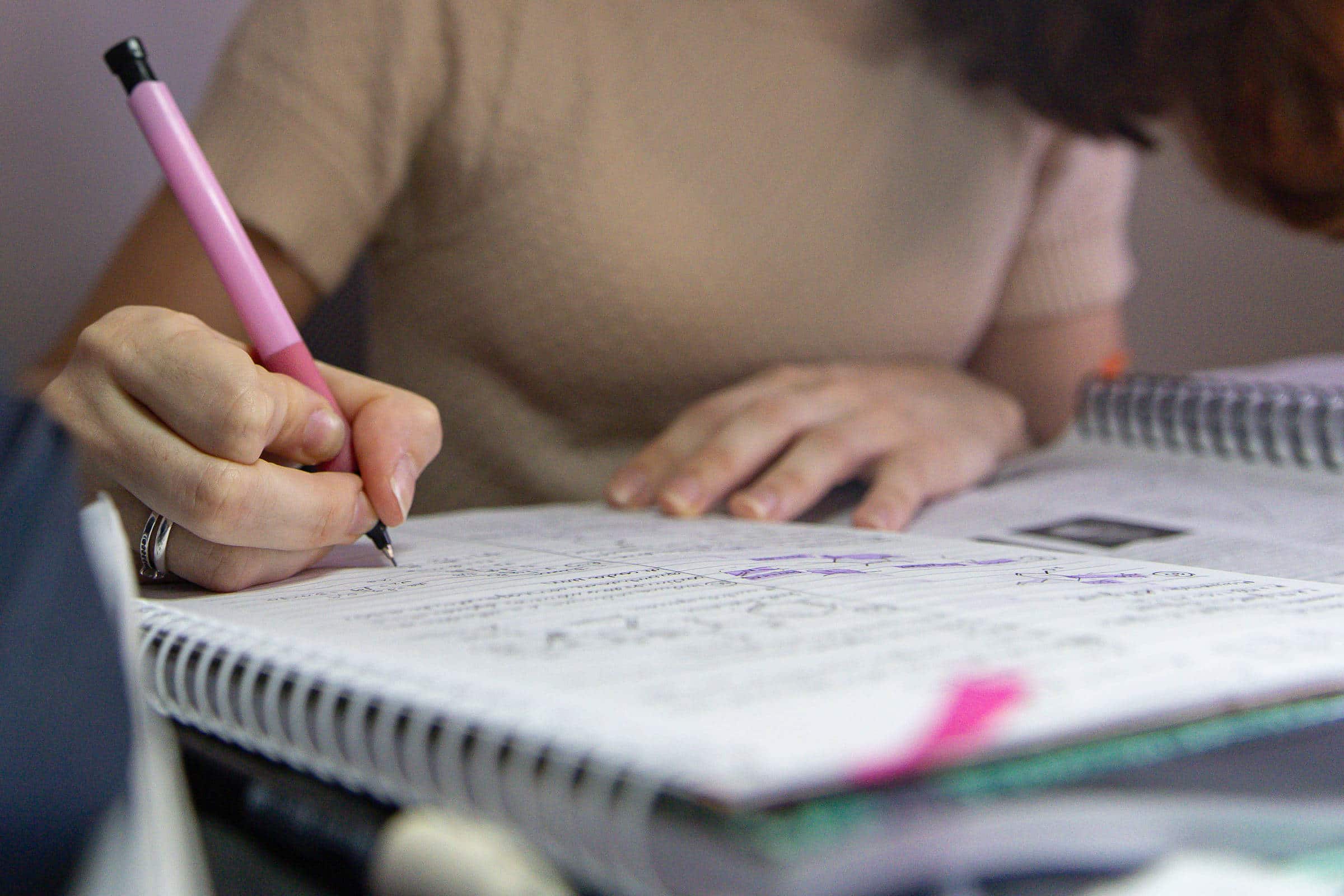ESCÂNDALO NO ENEM: Professores Revelam que RIGOR e REDES estão por trás das 12 NOTAS MIL!