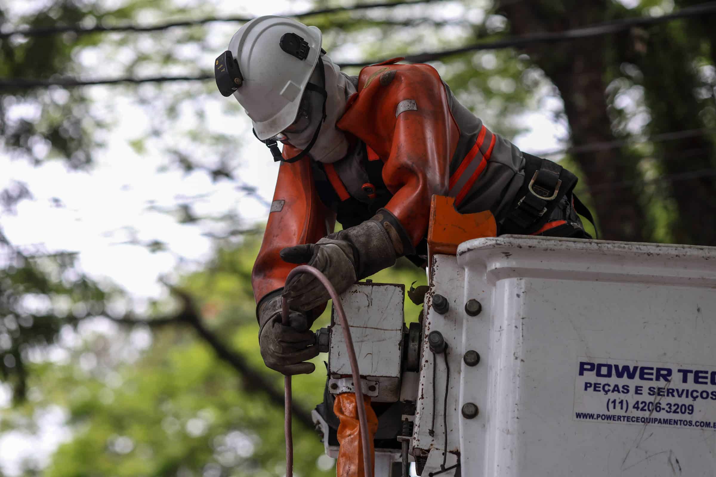 Enel Surpreende: Investimentos em Eficiência Energética Disparam 49,2%! Prepare-se para a Revolução!