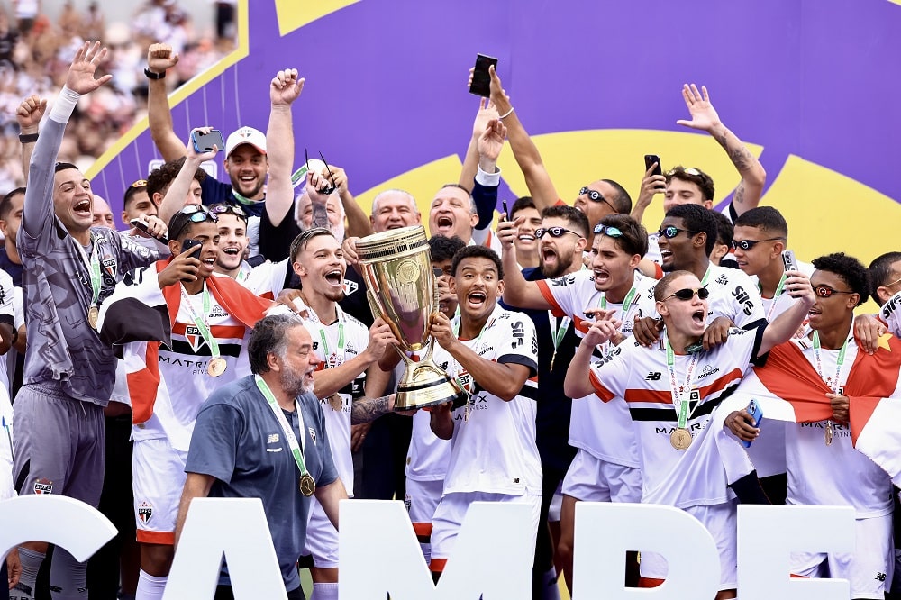 São Paulo Incrível: Vira o Jogo e Faz História com o Penta da Copinha!