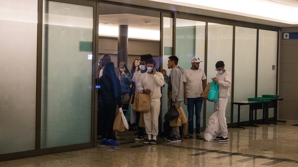 Emergência Aérea! Avião da FAB Traz Brasileiros Deportados dos EUA de Volta ao Brasil!