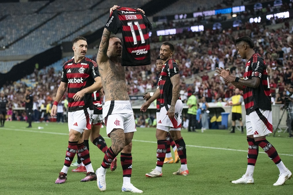 Flamengo arrasa Vasco e dispara na liderança do Carioca: 2 a 0 chocante!