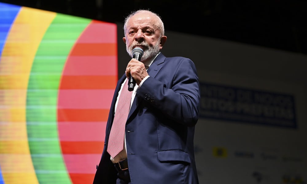 "Lula em Chamas: PT Sob Tensão no Aniversário de 45 Anos – 'Precisamos Ouvir a Periferia!'”