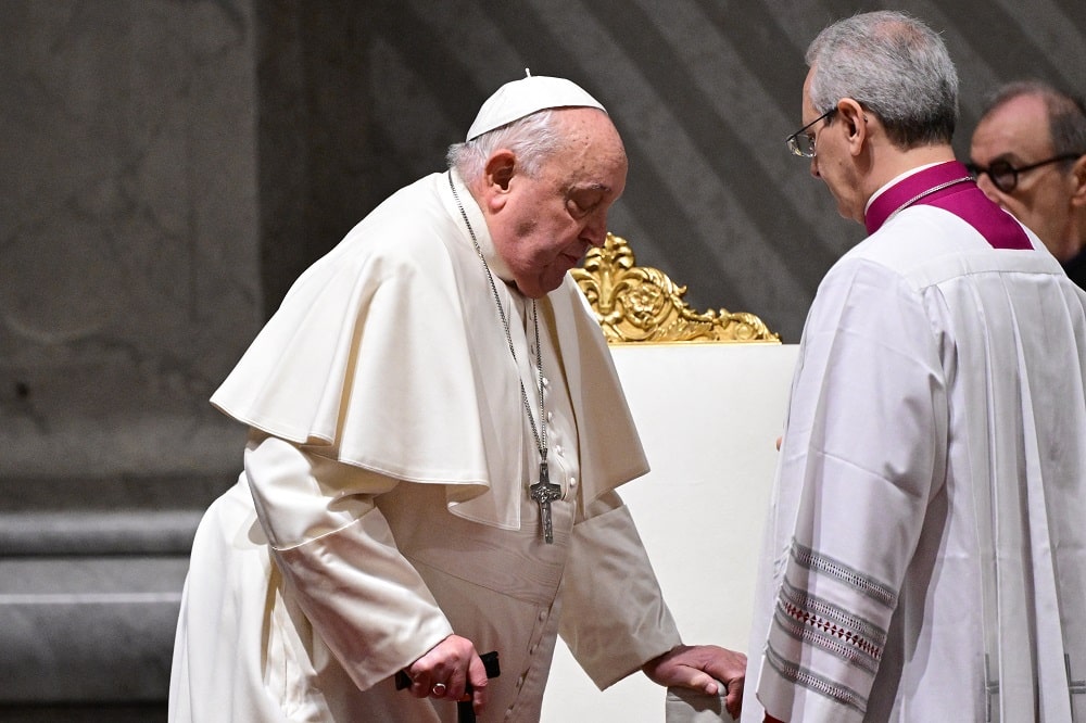 Papa Francisco Enfrenta Pneumonia: Noite de Tensão e Incertezas!