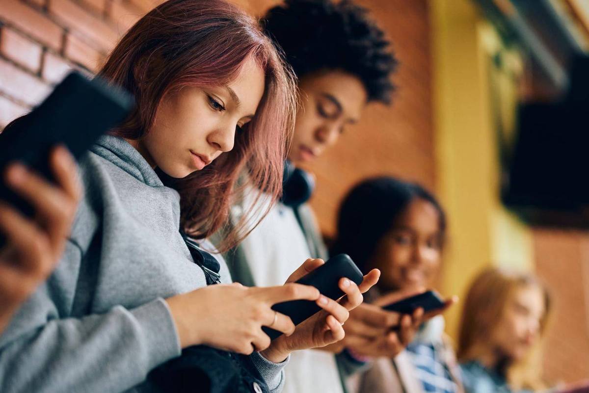 Proibição de Celulares nas Escolas: A Verdade Chocante Que Abala a Educação!