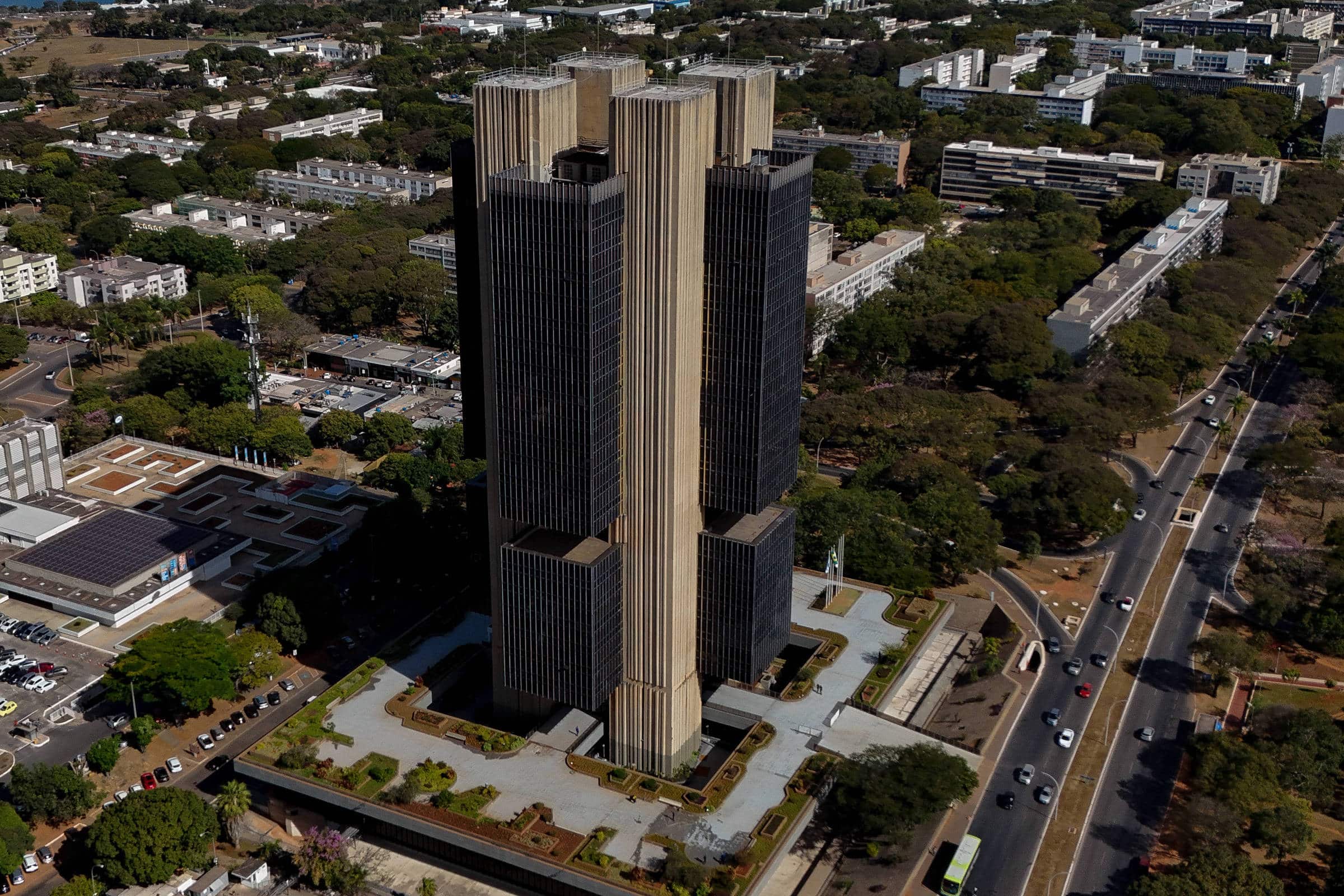 ALERTA: Fim das Altas de Juros BATE À PORTA - Economistas Revelam Mudanças Imediatas!