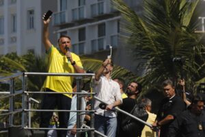 BOLSONARO INFERNA A POLÊMICA: 8/1 É 'SEQUESTRO' COMO O CASO ABÍLIO DINIZ E ANISTIA É A SOLUÇÃO!