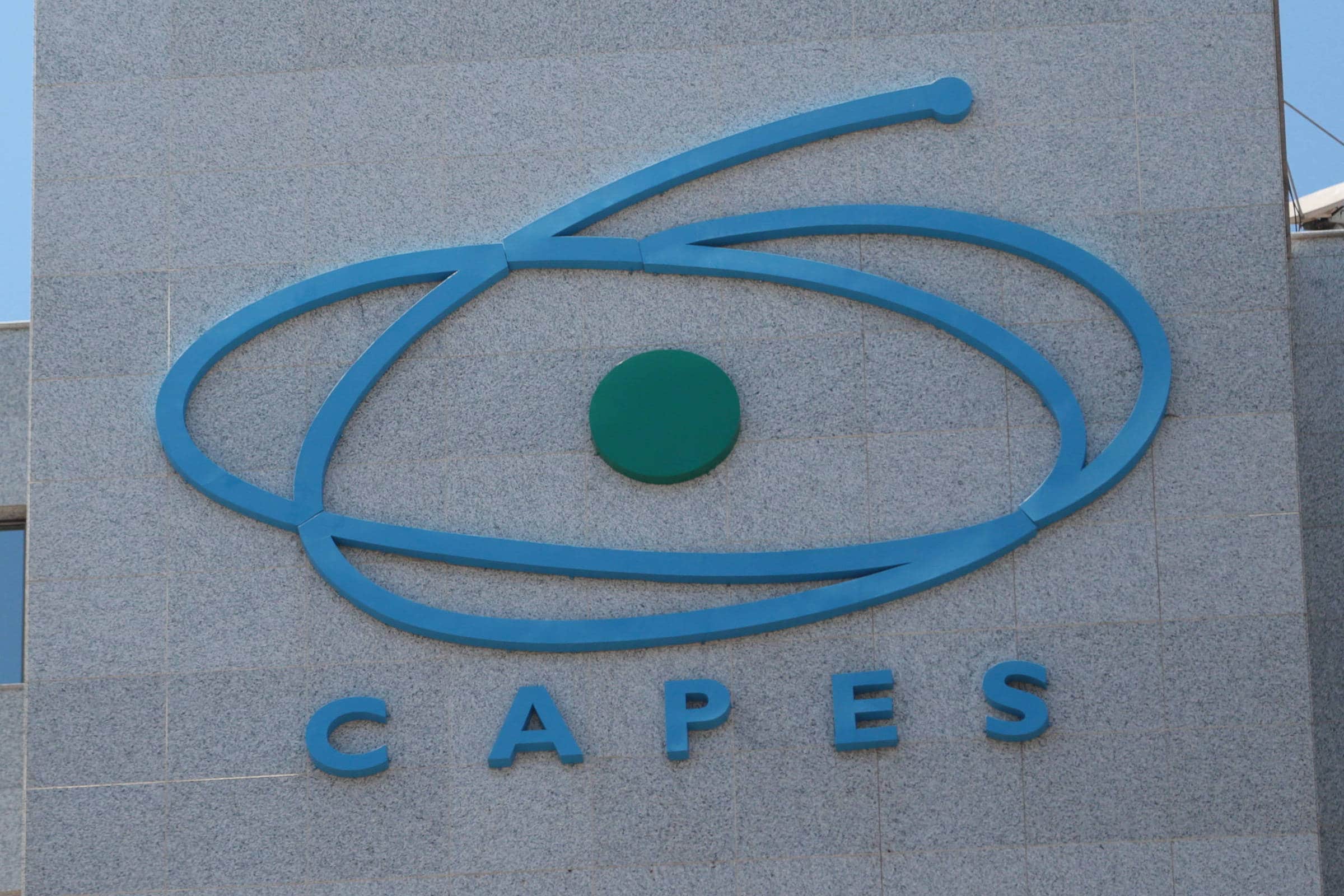 Capes em Crise: Comissão de Ética Renuncia de uma Só Vez!