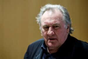 Gérard Depardieu Defende toques íntimos: 'Mão nas Nádegas Não é Agressão!'