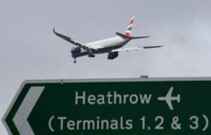 HEATHROW EM CHAMAS: Aeroporto de Londres RETORNA à POSTURA após INCÊNCIO DEVASTADOR!