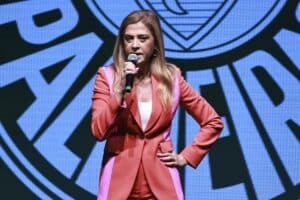 Leila Pereira EXIGE PUNIÇÕES URGENTES da FIFA contra o Racismo no Futebol após CHOCANTES declarações do Presidente da Conmebol!