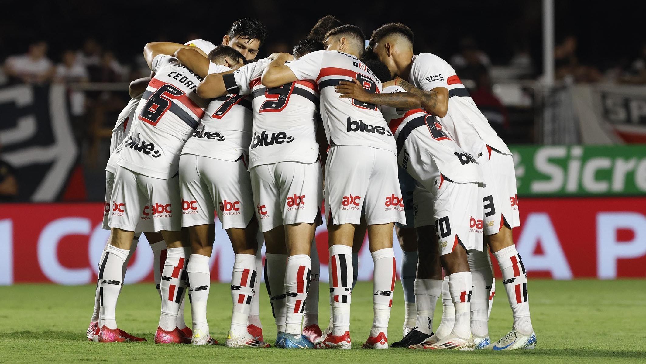 Revolta no Futebol: São Paulo Desmascara o Gramado Sintético do Palmeiras!