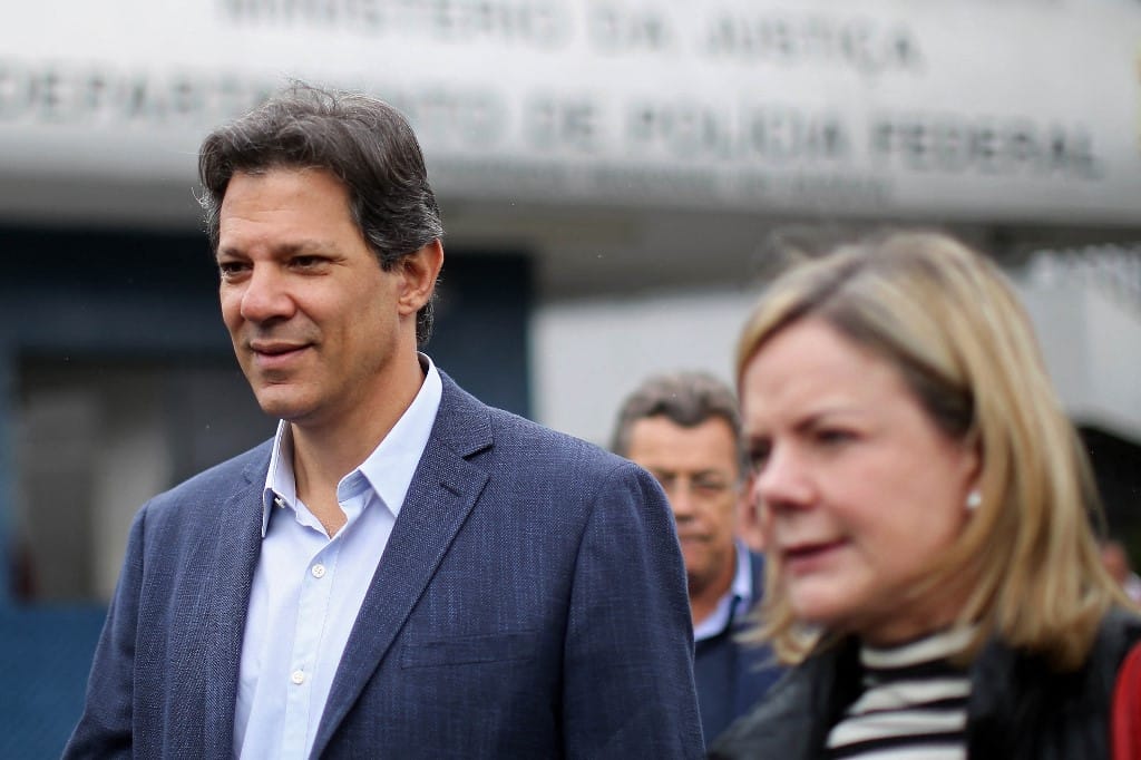 Surpreendente: Gleisi Faz Elogio Bombástico a Haddad Após Explosão de Críticas ao Arcabouço Fiscal!