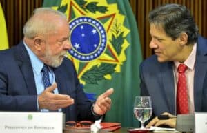 ALERTA MÁXIMO: Moody's DERRUBA NOTA DO BRASIL e Agita Mercado com ‘Vulnerabilidades Fiscais’!