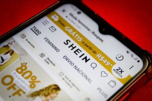 ALERTA! TRUMP SUSPENDE ISENÇÃO COMERCIAL DE GIGANTES CHINESES: SHEIN E TEMU EM PERIGO!