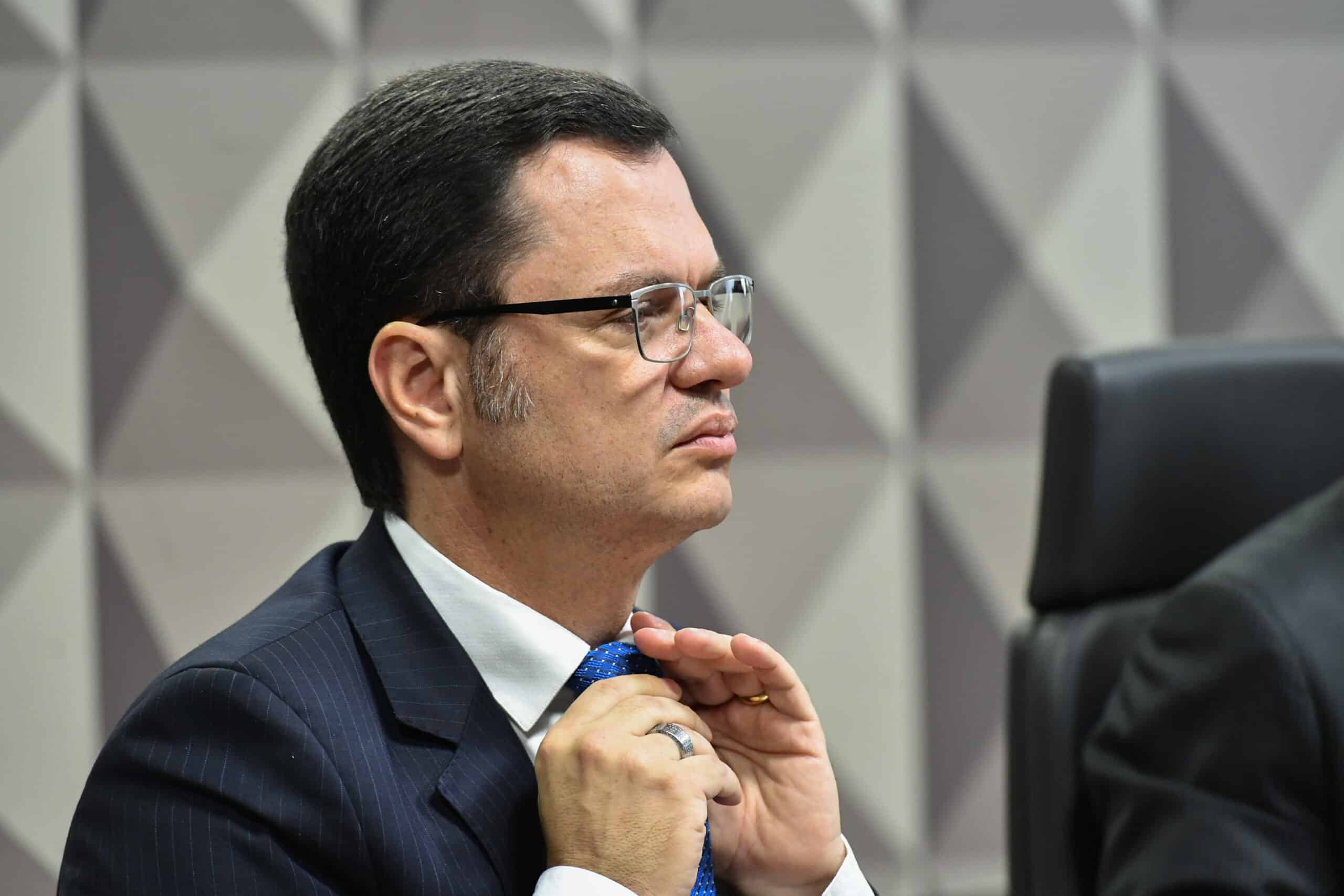 Anderson Torres Escapa do Furtivo Cerco da PRF: A Blindagem Chocante!