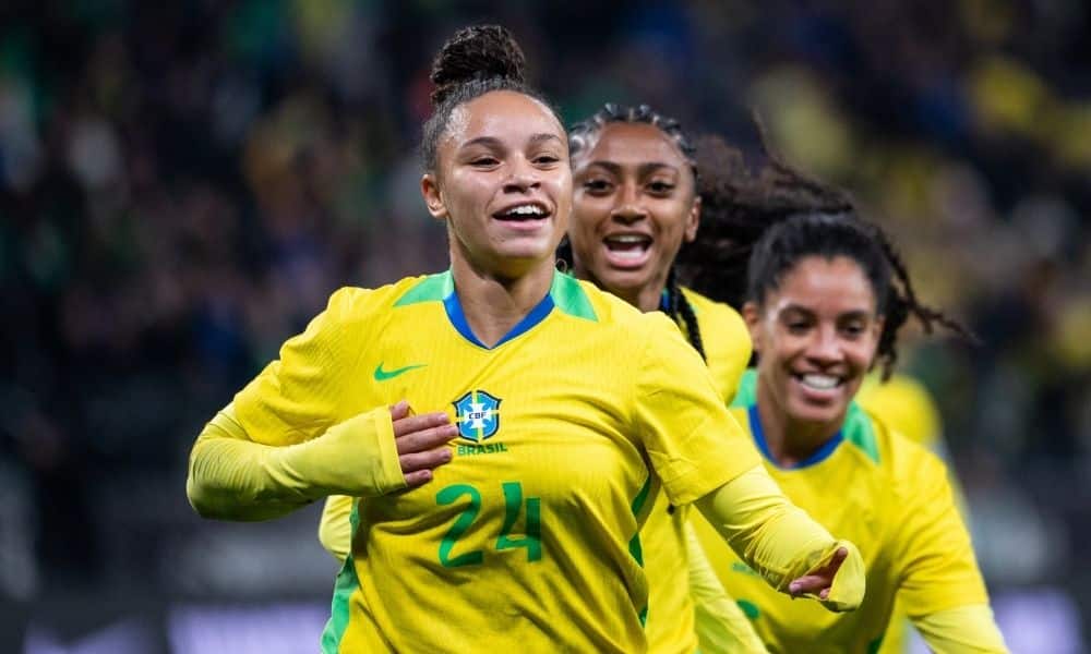 BRASIL VIBRANTE! Dudinha Brilha com Dois Gols e Arrasa Japão em Grande Estilo!