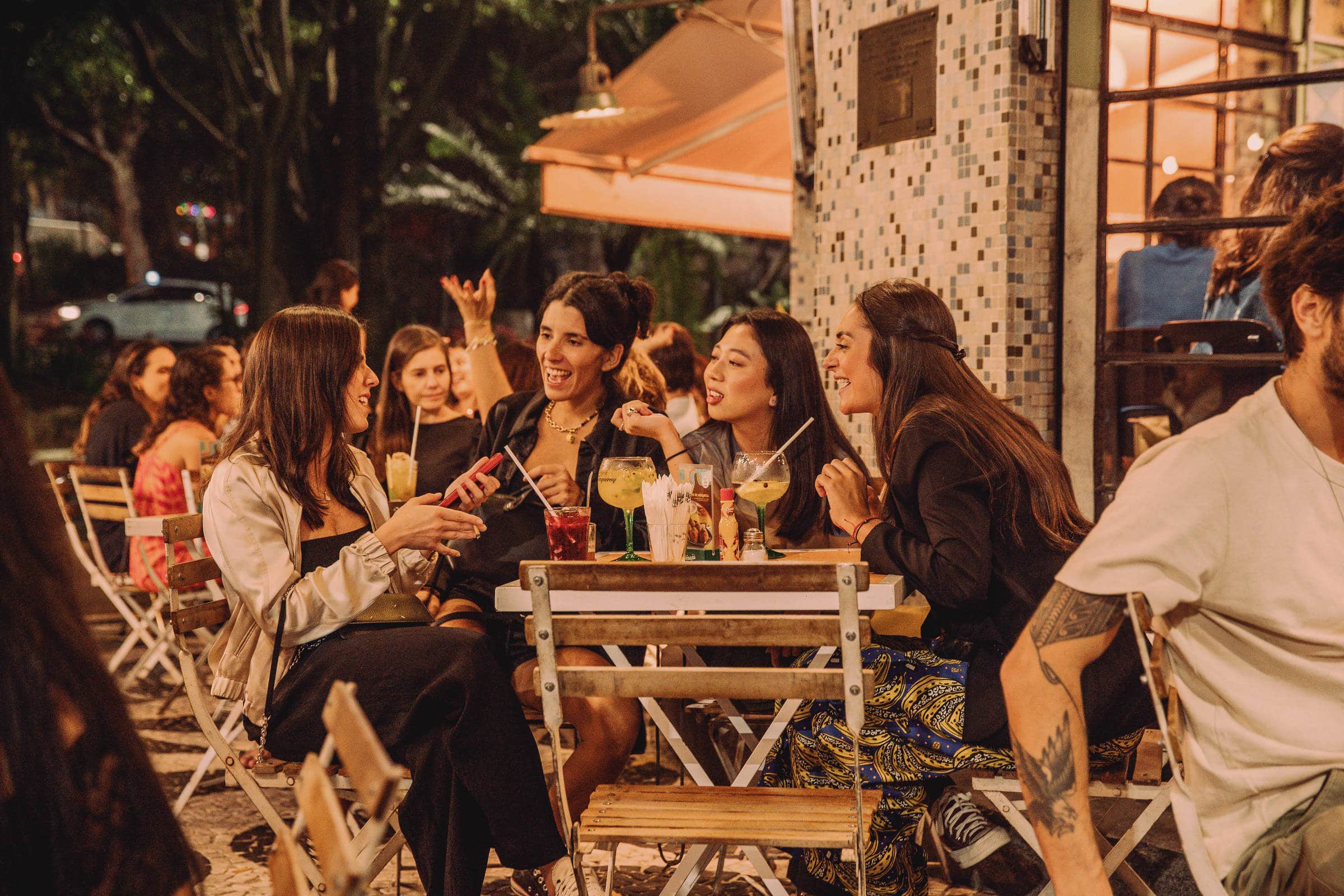 Bares em Crise: Revolução da Sobriedade Abala a Indústria do Álcool!
