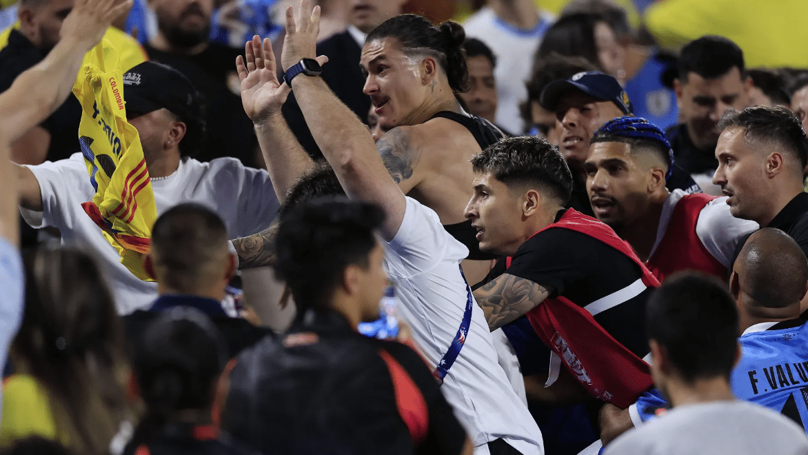 CAS TOMA ATITUDE CHOCANTE: Jogadores do Uruguai suspensos após BATALHA na Copa América!