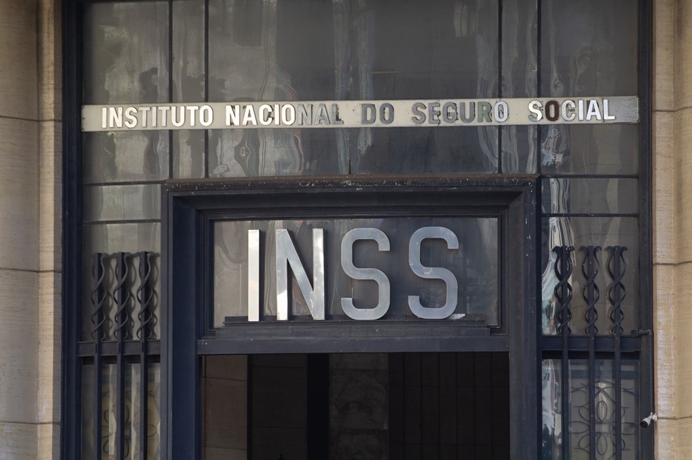 CRISE NO INSS: Governo em Guerra para Reparar Aposentados Lesados e Manter Orçamento!