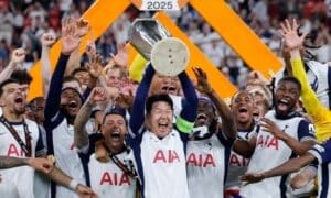 Choque na Europa! Tottenham Desbanca Manchester United e Revive Glória Após 41 Anos!