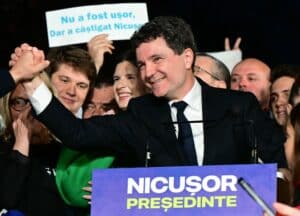 Choque na Romênia: Candidato pró-Europa desbanca extrema direita em Vitória Espetacular!
