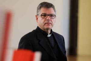 Choque no Vaticano: Maestro Brasileiro Revela que Nenhum Papa é Igual!