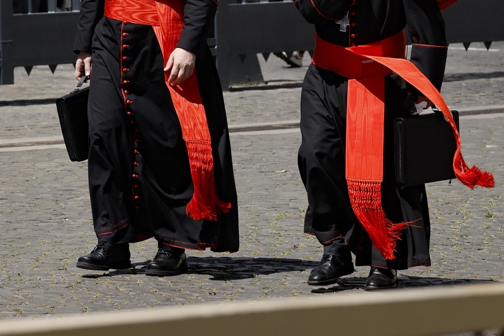Conclave Secreto no Vaticano: Cardeais Entram em Isolamento para Decisão Crucial!