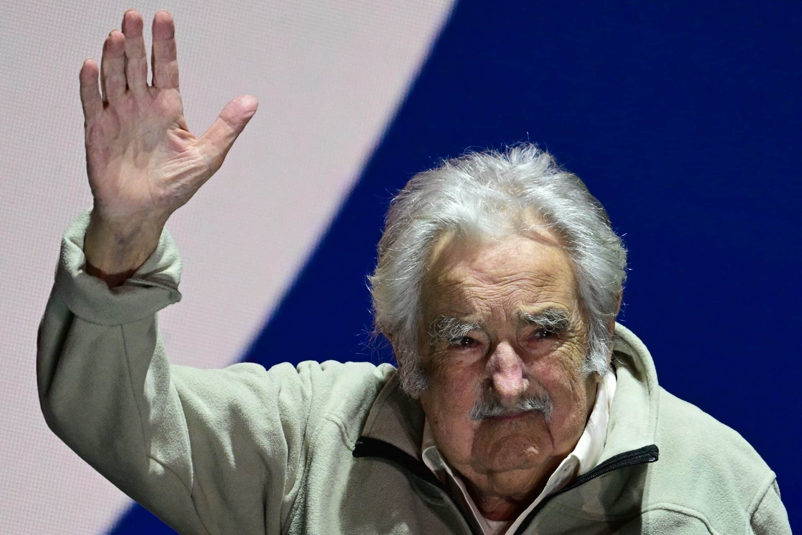 Despedida Impactante: Lula se Junta ao Último Adeus de Mujica em Cerimônia Simples!