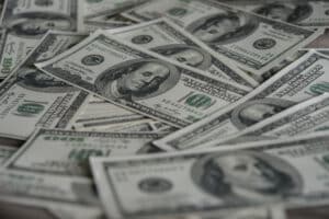 Dólar despenca em meio a alívio explosivo nas tensões EUA-China!