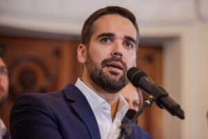 Escândalo à Vista: PT Denuncia Eduardo Leite por Autopromoção em Documentário!