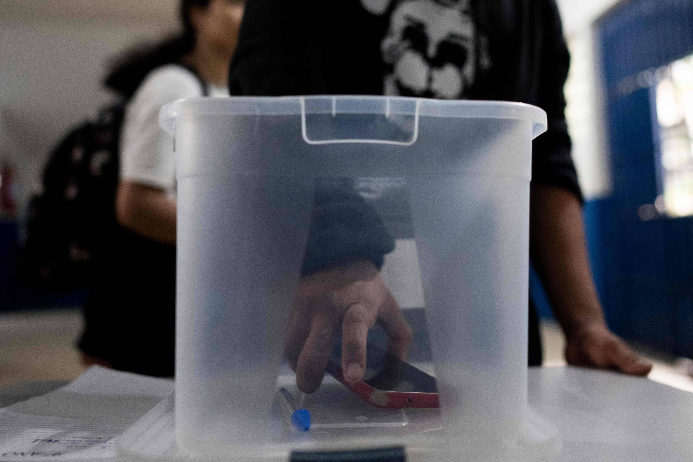 Escândalo na Educação: Escola sem Partido Quer Liberar Celulares nas Aulas de SP!