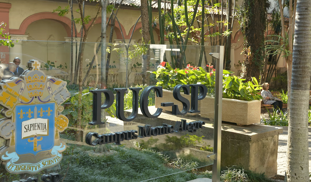 Estudantes Fecham PUC em Protesto Explosivo contra o Racismo!