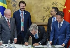 FÓRUM BOMBÁSTICO: R$ 27 BILHÕES EM INVESTIMENTOS TRANSFORMAM BRASIL E CHINA!