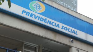Fraude Bilionária no INSS: Governo em Crise Busca Dinheiro para Reembolsos!