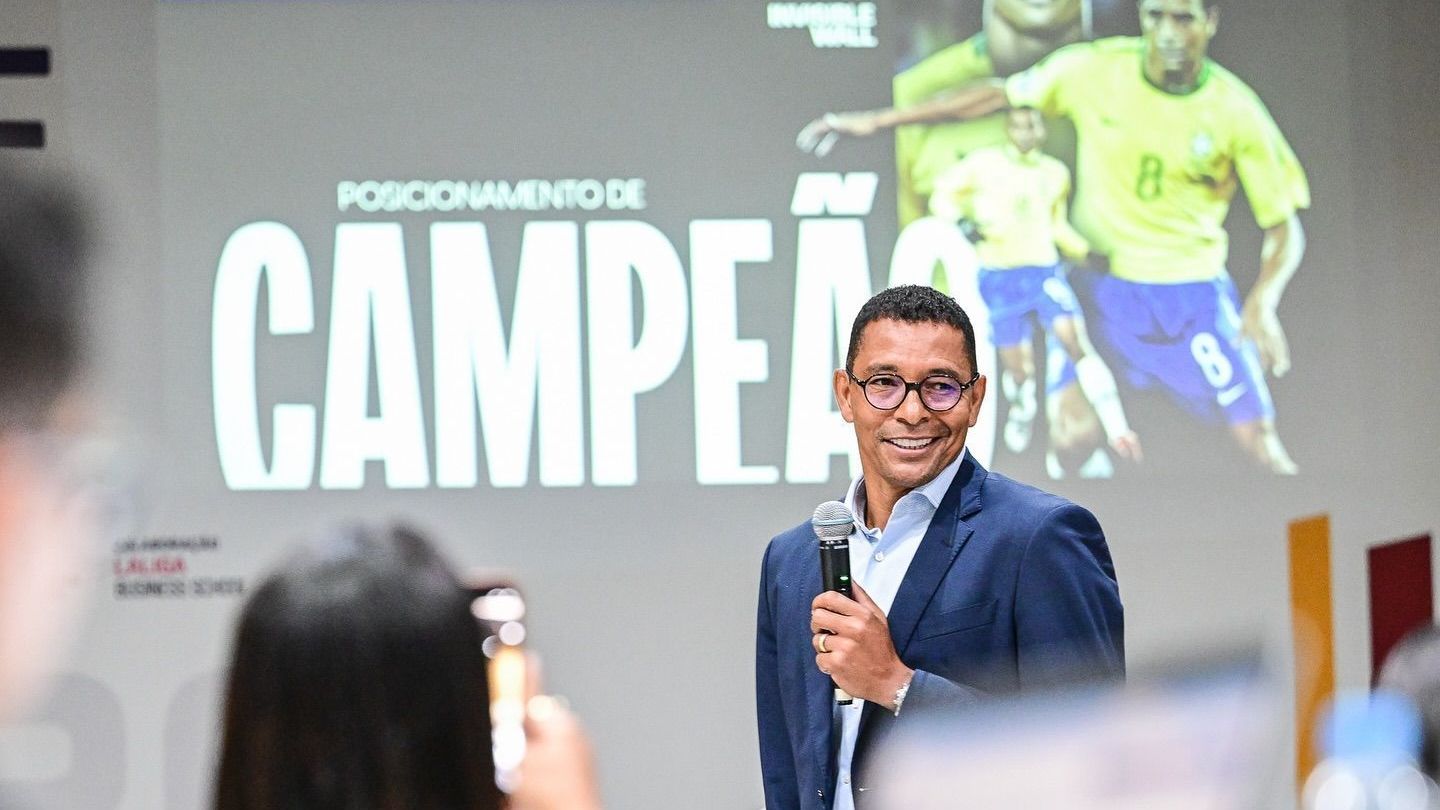 Gilberto Silva Revive Glórias do Passado e Surpreende com Homenagem Bombástica da FIFA!