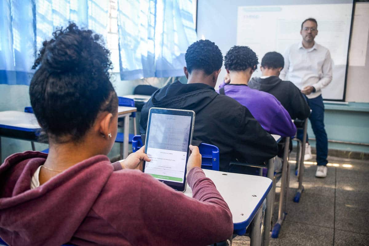 Governo de SP Impõe Revolução: PPPs Invadem Todas as Escolas!