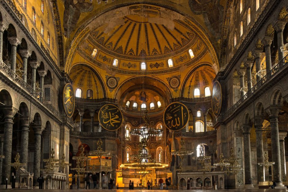 Hagia Sophia: A Mesquita Milenar que Sobreviveu a Impérios e Seus Segredos Chocantes!