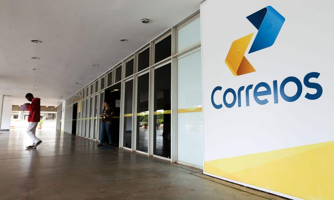 INSS EM CRISE: Correios como SALVADORES contra fraudes?