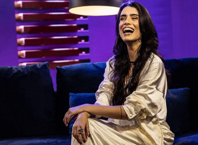 “Jovem Pan Lança ‘Em Off’: Mari Cantarelli Revela Segredos Bombásticos em Novo Programa!”