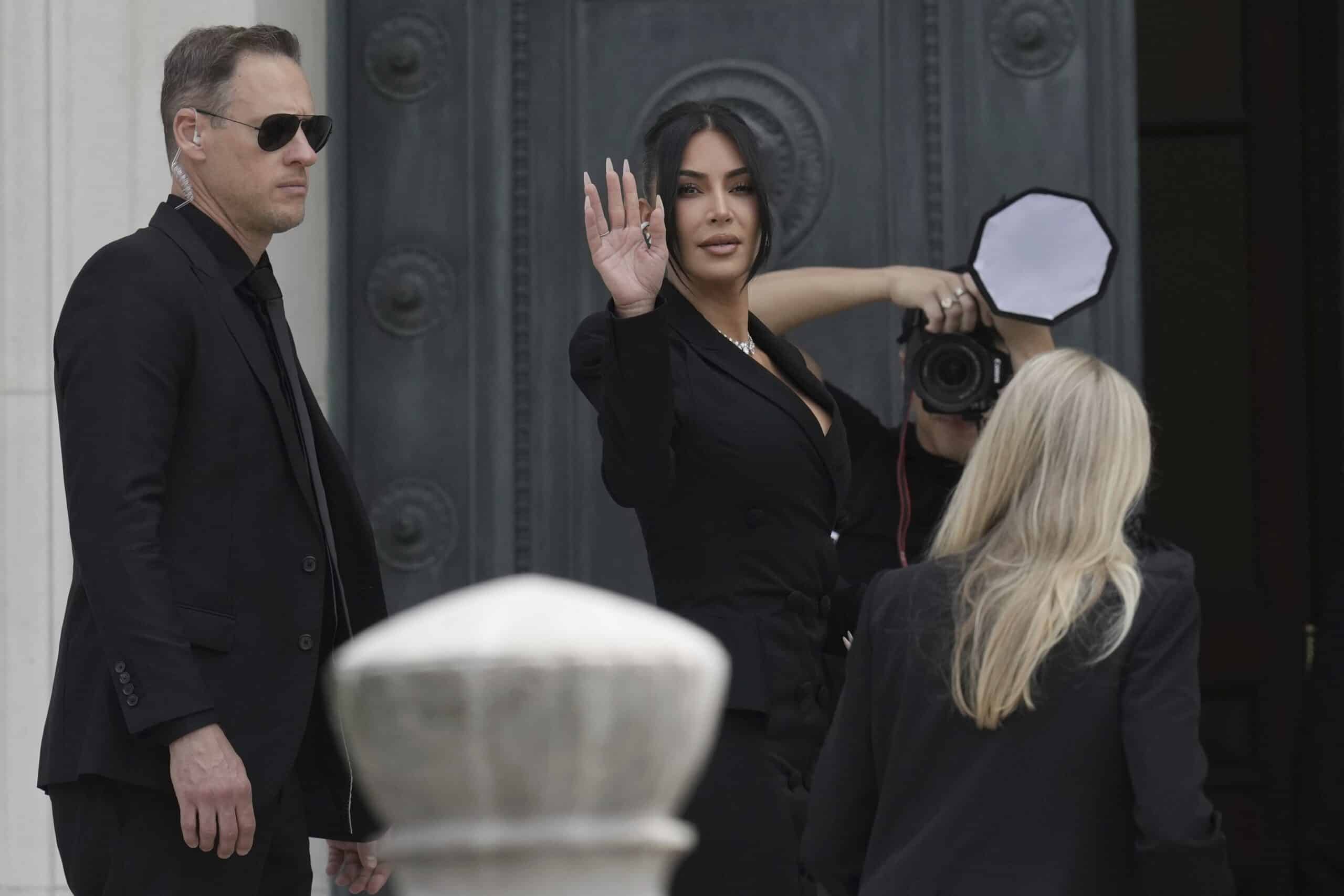 “Kim Kardashian Revela Terror: Temia Ser Estuprada e Assassinada Durante Assalto Assustador em Paris!”