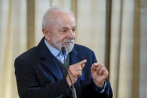 Lula EXIGE Controle URGENTE das Redes Sociais: "Aplicativos Não Podem Ficar ACIMA da Lei!"
