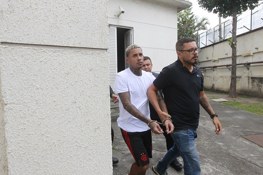 MC Poze Revela Ligação Bombástica com o Tráfico e Comando Vermelho ao se Entregar!