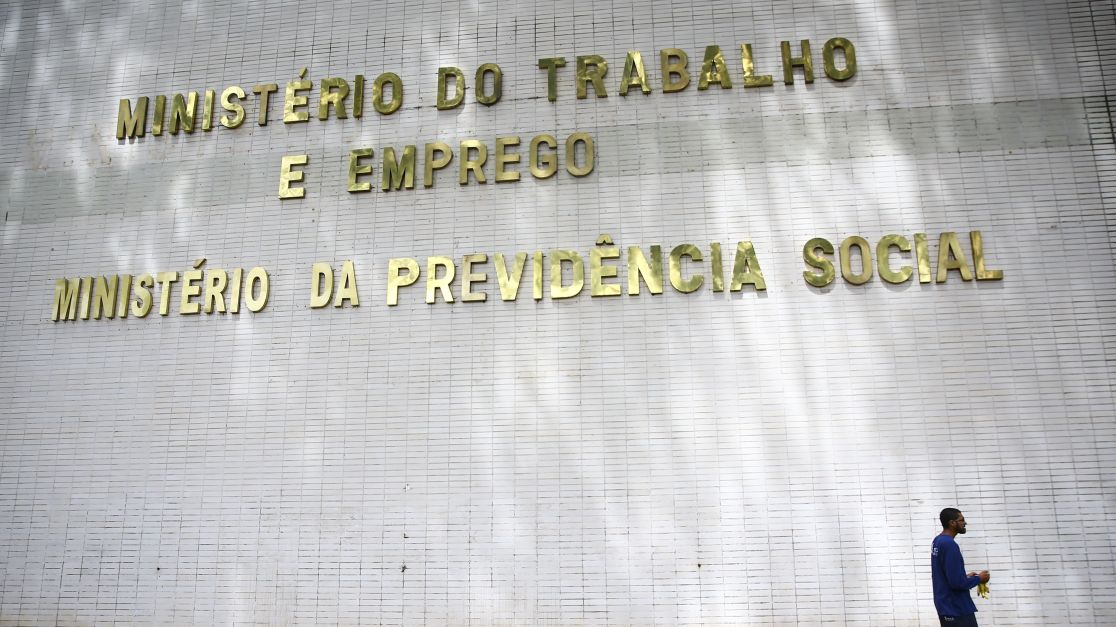 Ministério do Trabalho em Foco: Diálogos Explosivos, Fiscalizações Chocantes e Salários em Jogo!