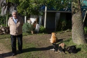 Mujica: O Herói Simples que Transformou o Uruguai e Abraçou a Democracia!