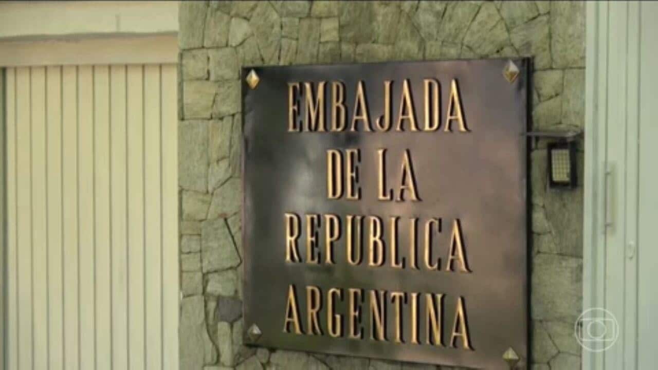 Resgate Bombástico: Venezolanos Revelam Aventura de Vida ou Morte na Embaixada!