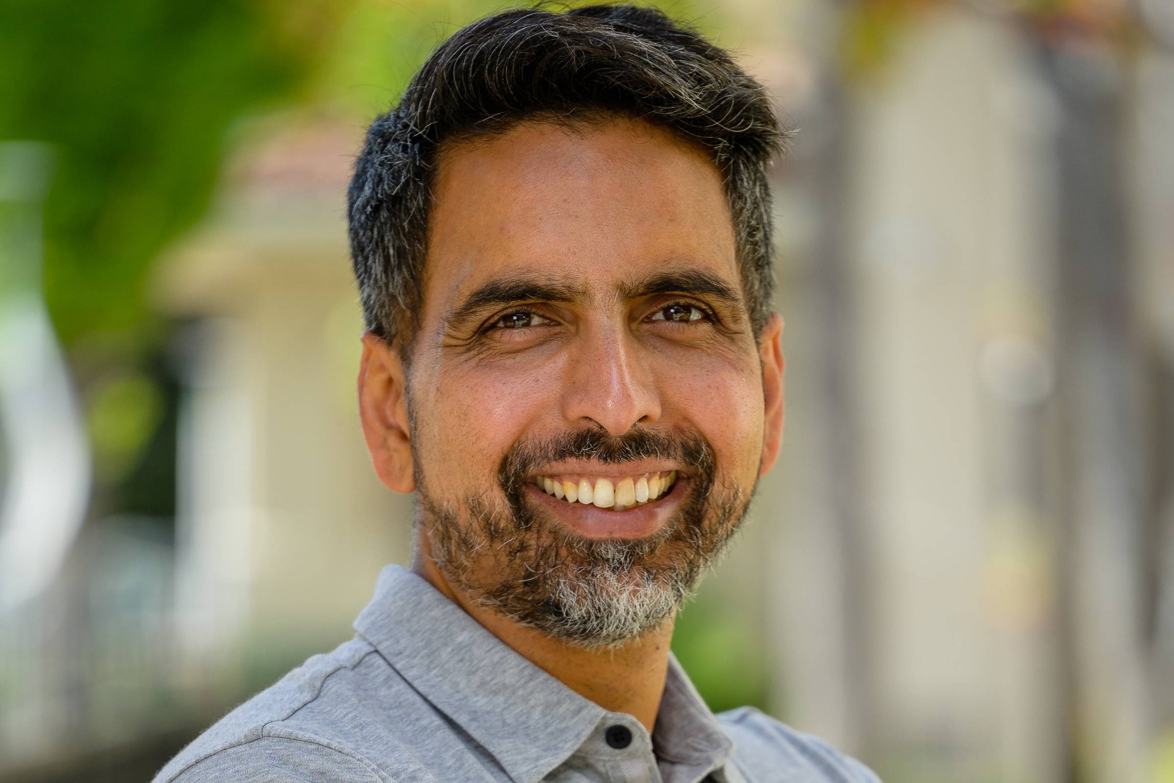 Revelação Bombástica! Criador da Khan Academy Desmascara a Tecnologia: 'Não é Mágica!'