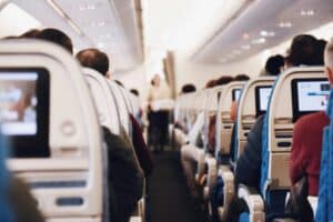 SEU ASSENTO É UMA ILUSÃO! Descubra o que as companhias aéreas podem te esconder!