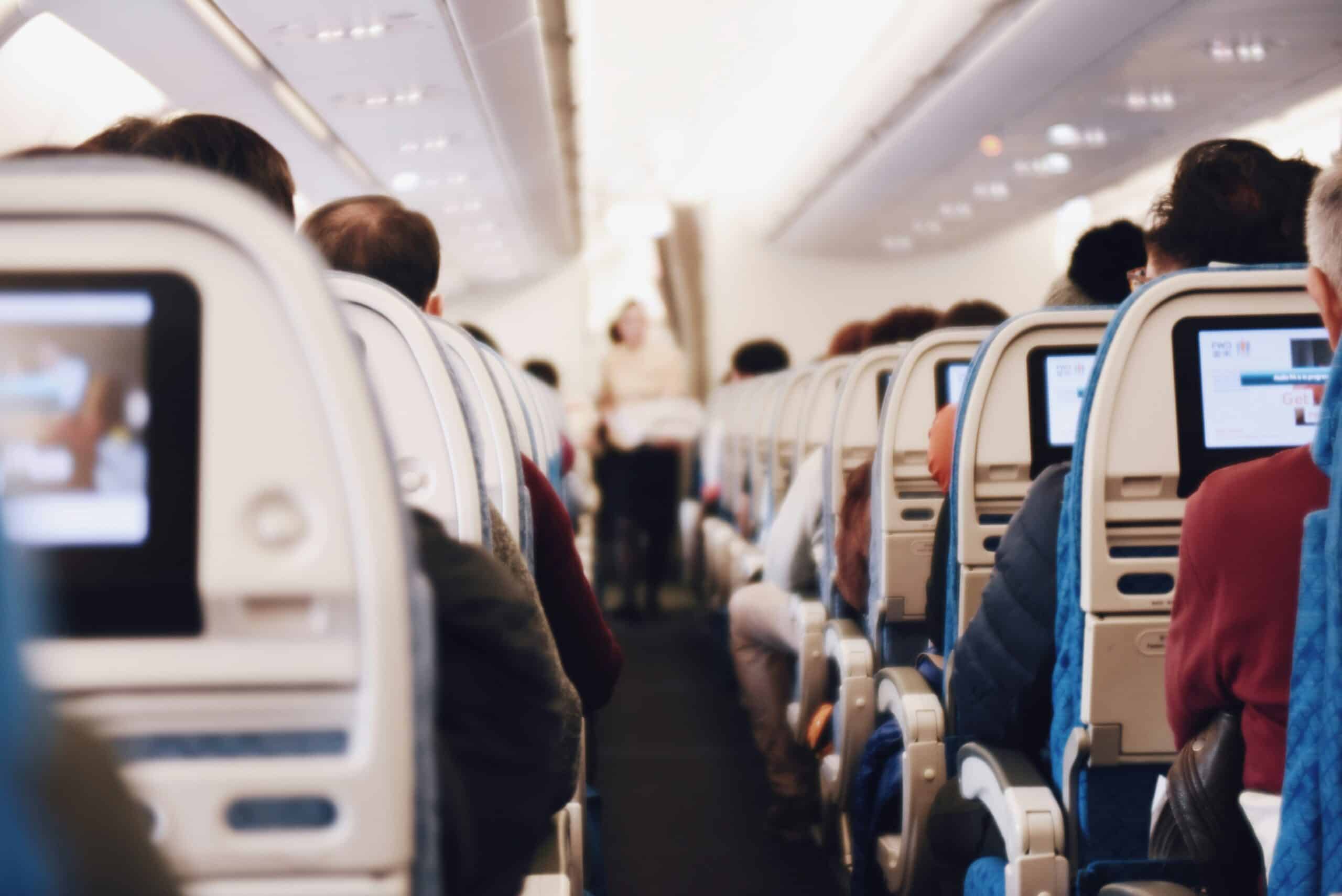 SEU ASSENTO É UMA ILUSÃO! Descubra o que as companhias aéreas podem te esconder!