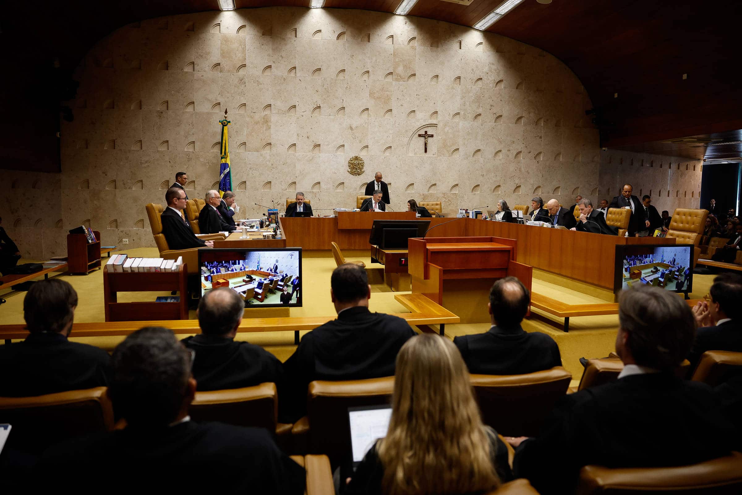 “STF Prepara Censura na Internet! Big Techs Alerta: É o Fim da Liberdade!”